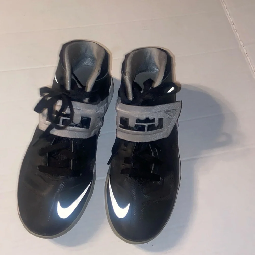 Black Nike high tops size US 6.5 Y
